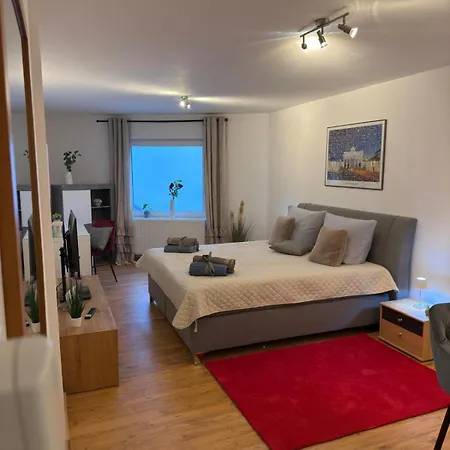 Appartement Unterkunft, Schoene Lage Auf Der Insel Niederwerth