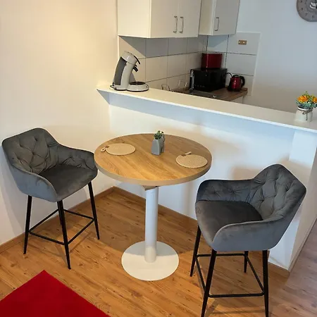 Appartement Unterkunft, Schoene Lage Auf Der Insel Niederwerth